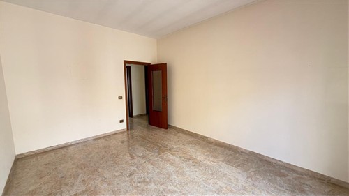 Zona Semi-Centrale, Appartamento di 4 Vani Oltre Accessori, Vano Deposito e Box Auto.